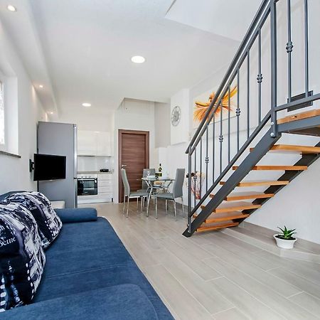 Apartment Anastasia Ровінь Екстер'єр фото