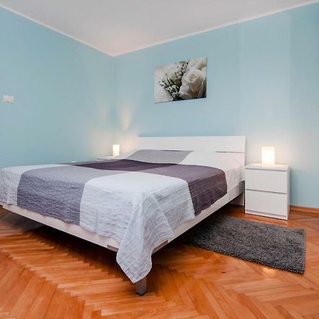 Apartment Anastasia Ровінь Екстер'єр фото