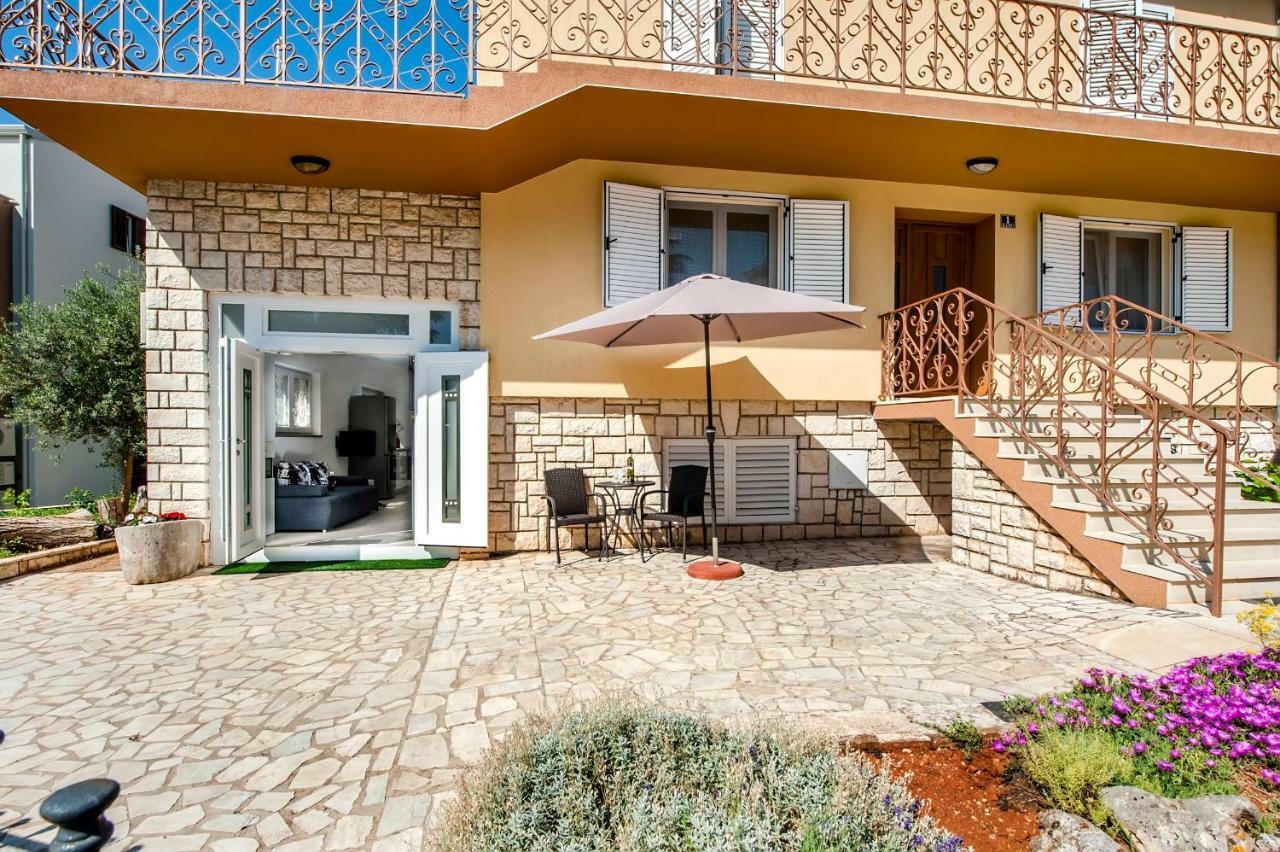 Apartment Anastasia Ровінь Екстер'єр фото