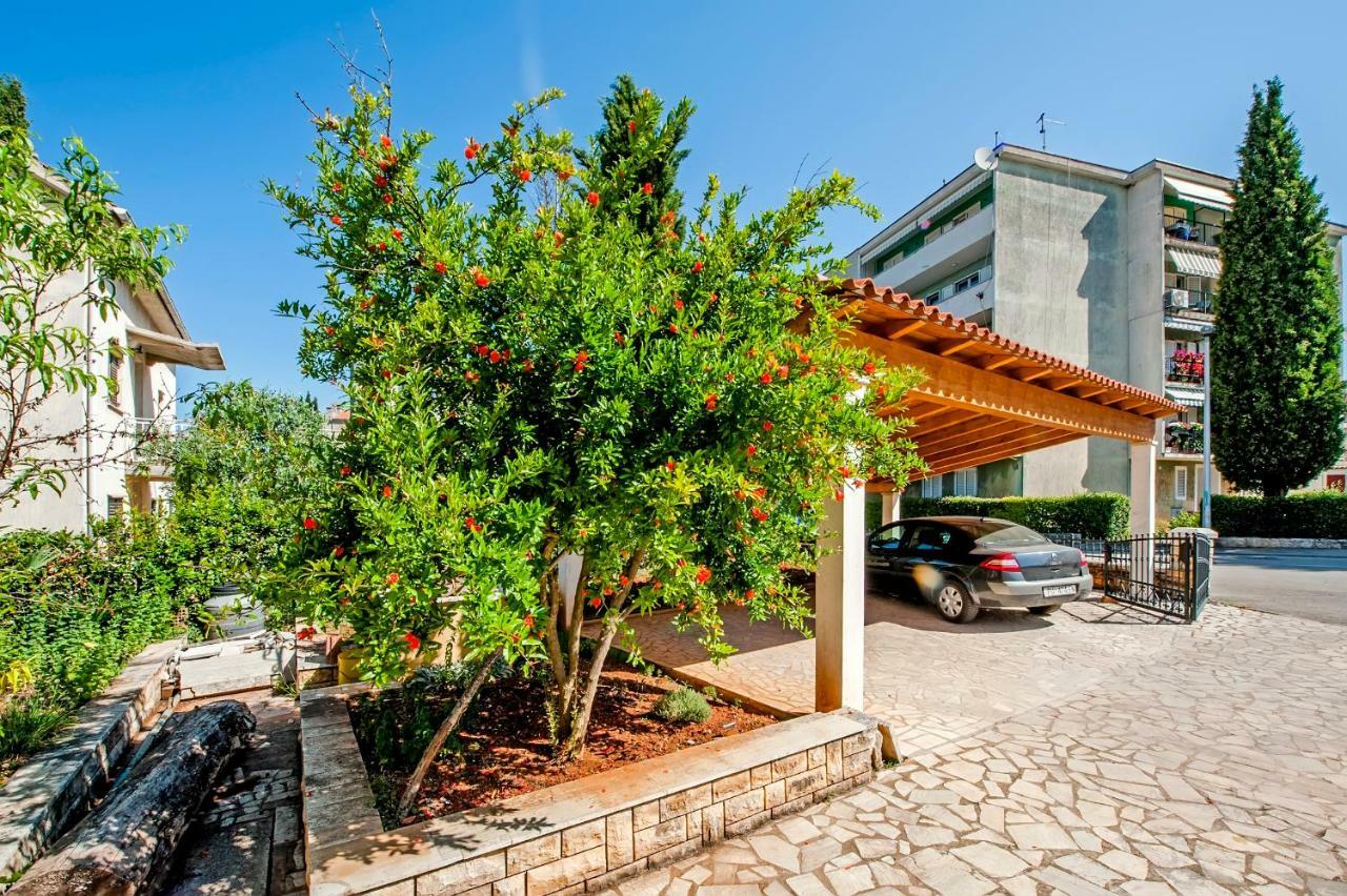 Apartment Anastasia Ровінь Екстер'єр фото