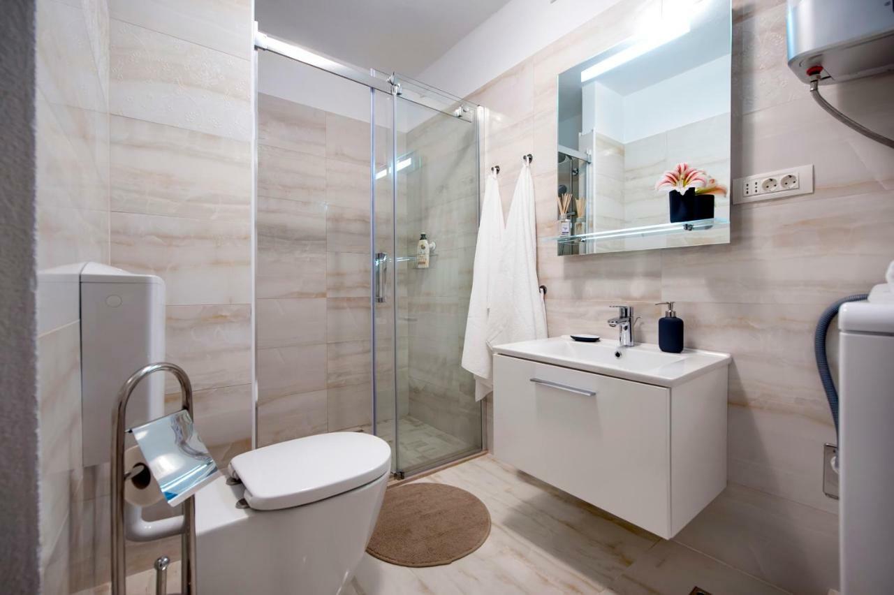 Apartment Anastasia Ровінь Екстер'єр фото