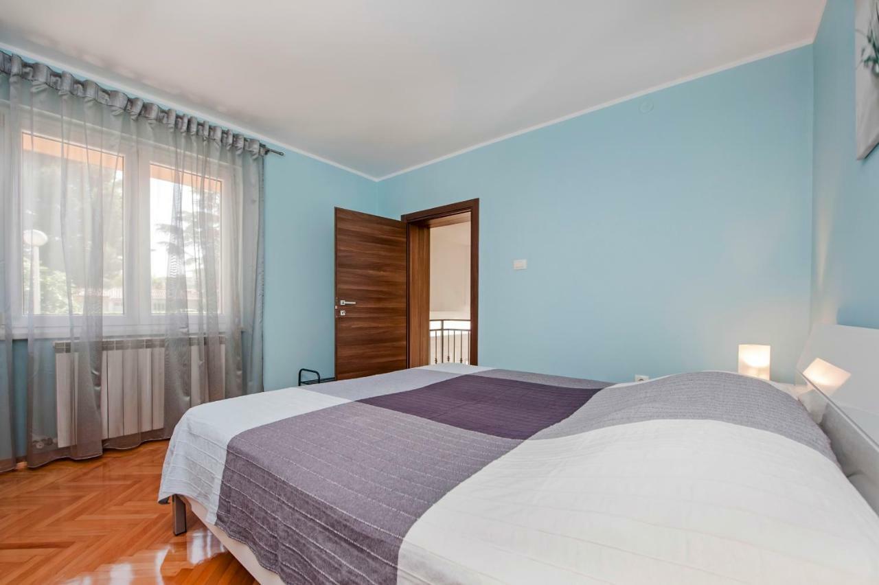 Apartment Anastasia Ровінь Екстер'єр фото